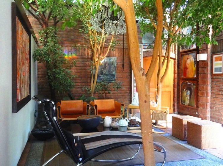 aménagement cour intérieure patio maison contemporaine style bohème