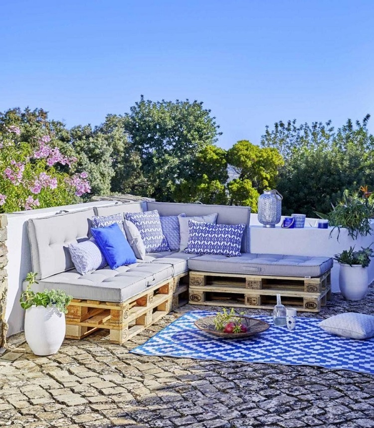 aménager et décorer une terrasse extérieure été salon de jardin style grec