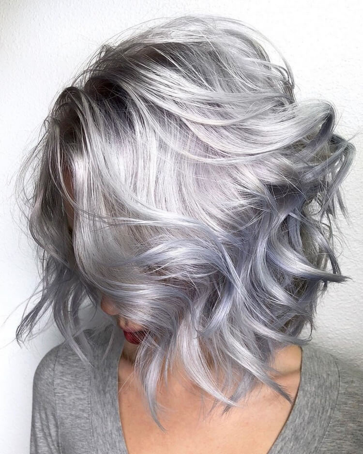Square corrugated woman 50 years shaggy gray coloring look