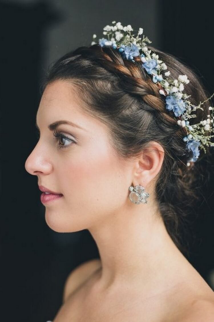 coiffure mariage avec couronne de fleurs tresse couronne