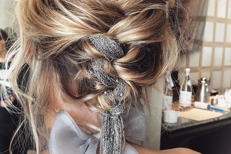 Coiffure Invitée Mariage Cheveux Bouclés