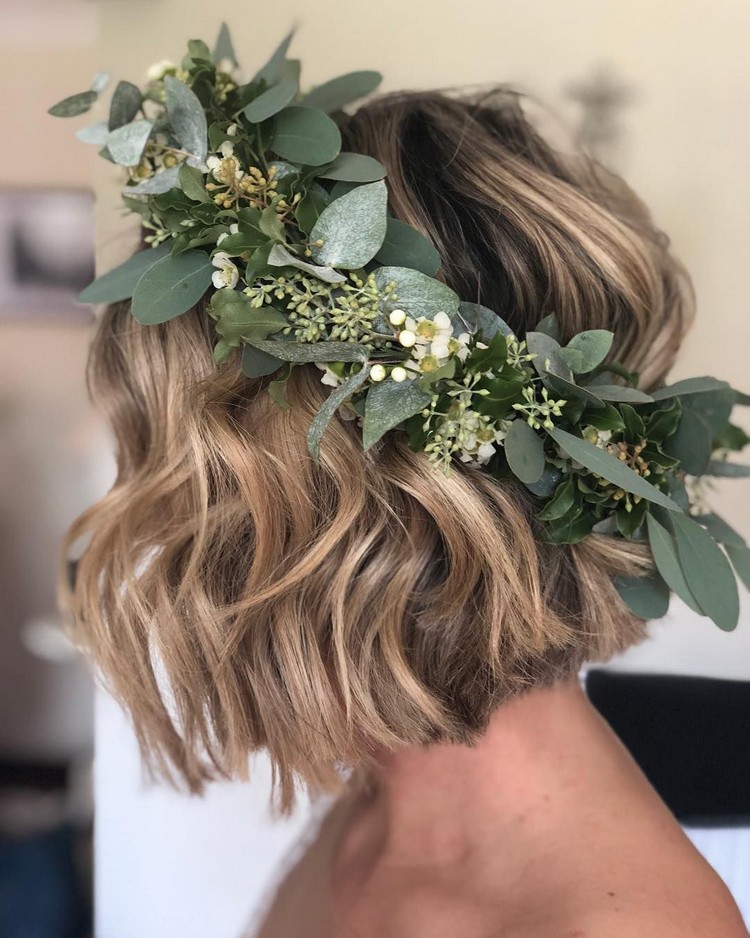 Wavy wedding hairstyle short hair wreath green leaf wreath