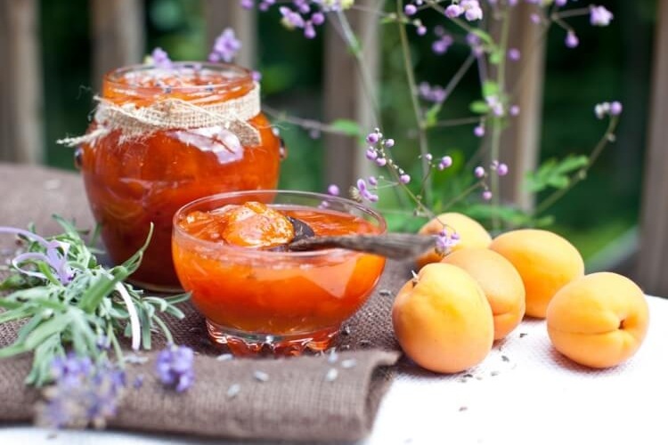 confiture d’abricots recette de grand-mère faire chauffer tranches abricots