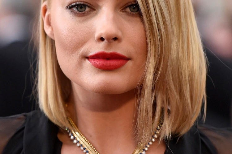 Coupe de cheveux visage carré femme 50 ans - laquelle choisir