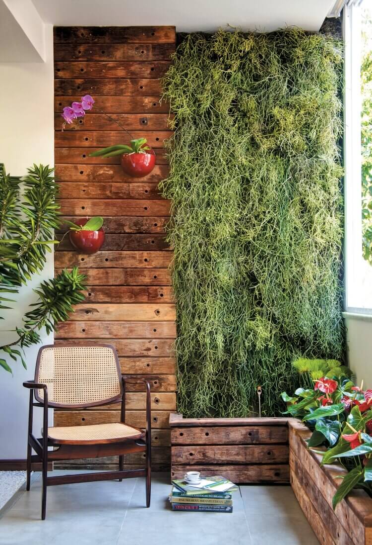 créer un mur végétal balcon enfoncer doigt sol vérifier humidité