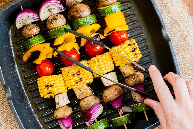 cuisson brochette de légume au barbecue pleine de saveurs