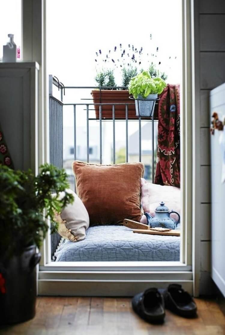 déco textiles petit balcon parisien