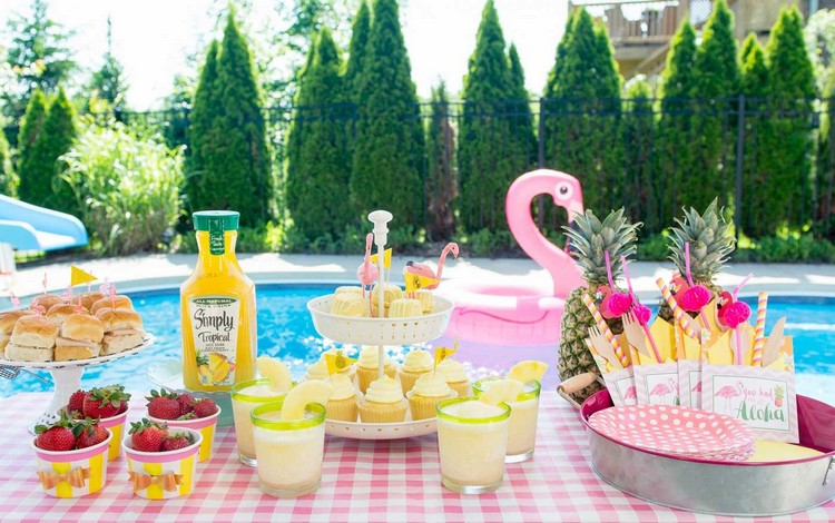 décoration piscine pour anniversaire adulte thème tropical flamant ananas