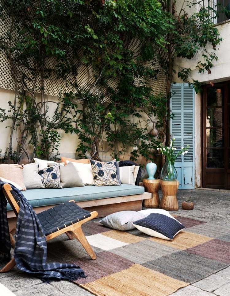 décorer une terrasse extérieure été bohème meubles coussin de sol