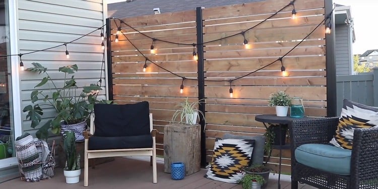 idée déco guirlandes lumineuses paravent extérieur terrasse panneaux bois