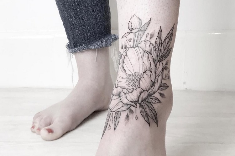 Tatouage pivoine - signification et 40 modèles toute partie du corps