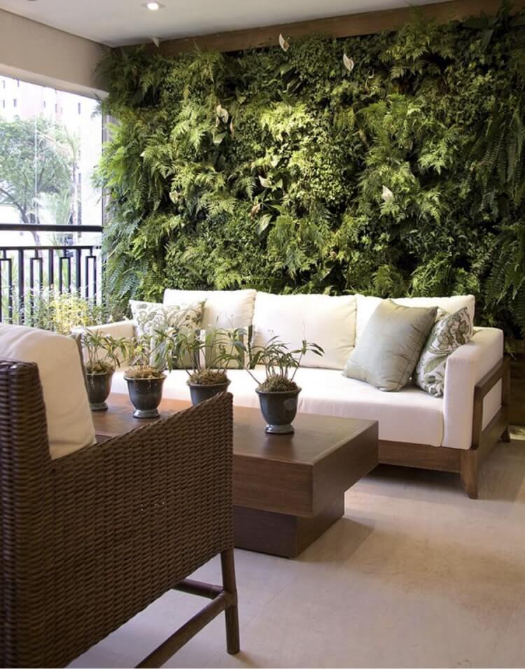 mur végétal balcon espace extérieur réguièrement entretenu