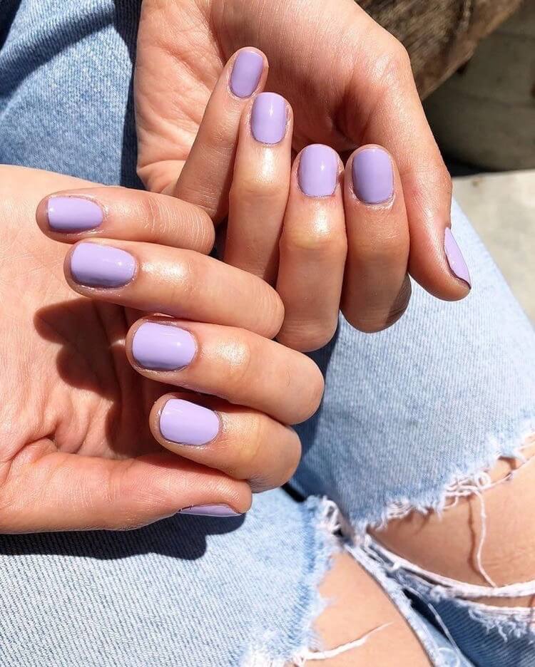 ongles violet pastel courts manucure été moderne