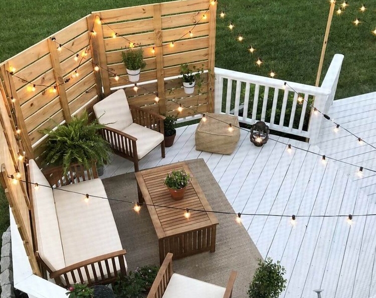paravent terrasse veranda panneaux bois amovibles guirlandes lumineuses