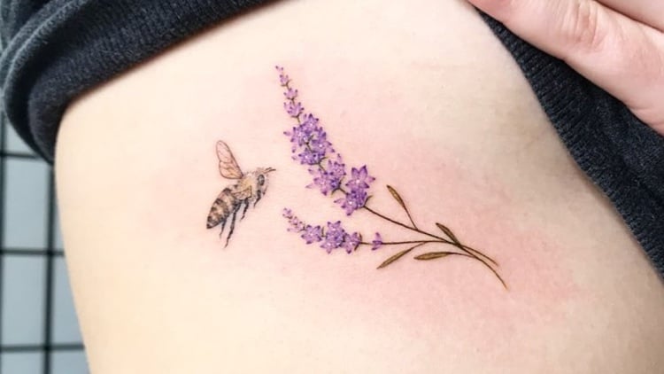 tatouage lavande abeille modèle original