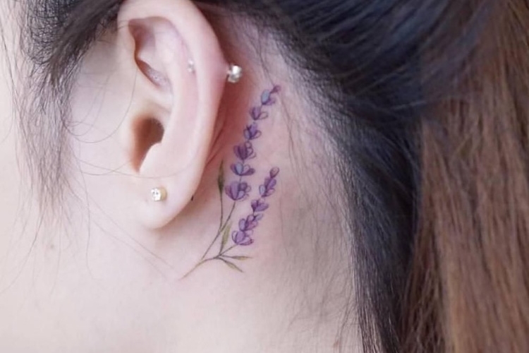 Tatouage lavande : signification et idées de tattoos inspirantes