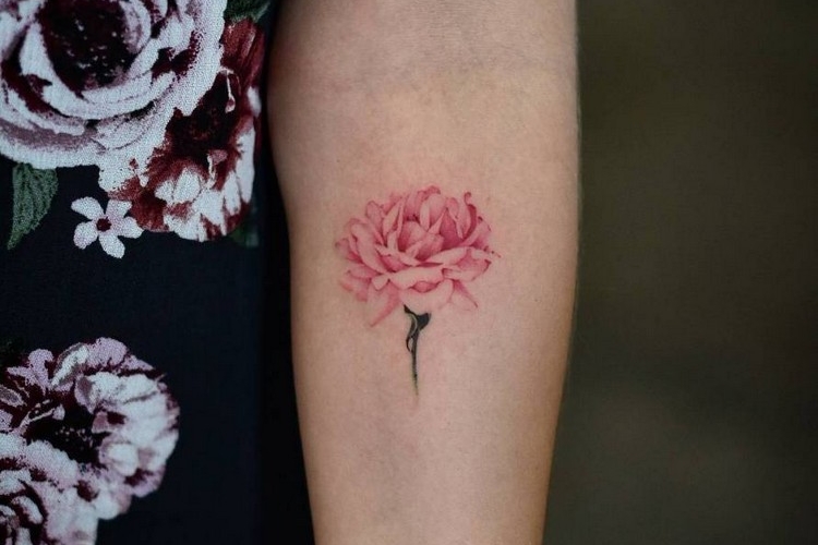 Tatouage pivoine - signification et 40 modèles toute partie du corps