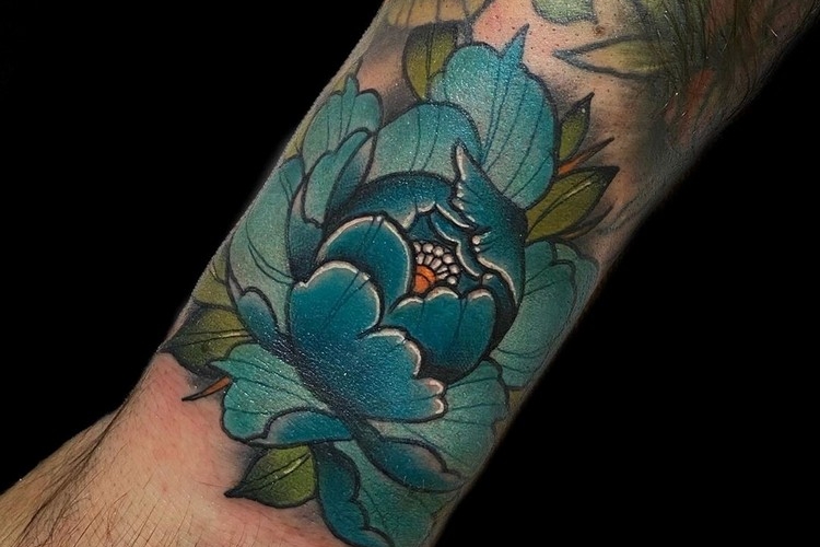 Tatouage pivoine - signification et 40 modèles toute partie du corps