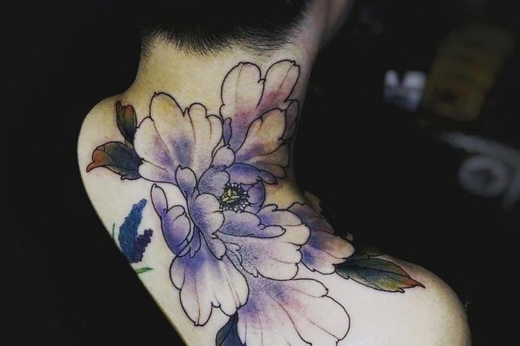 Tatouage pivoine - signification et 40 modèles toute partie du corps