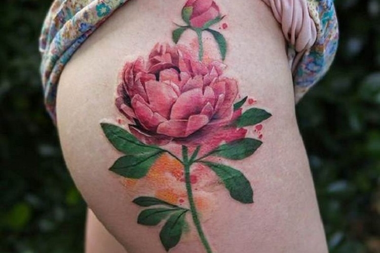 Tatouage pivoine - signification et 40 modèles toute partie du corps