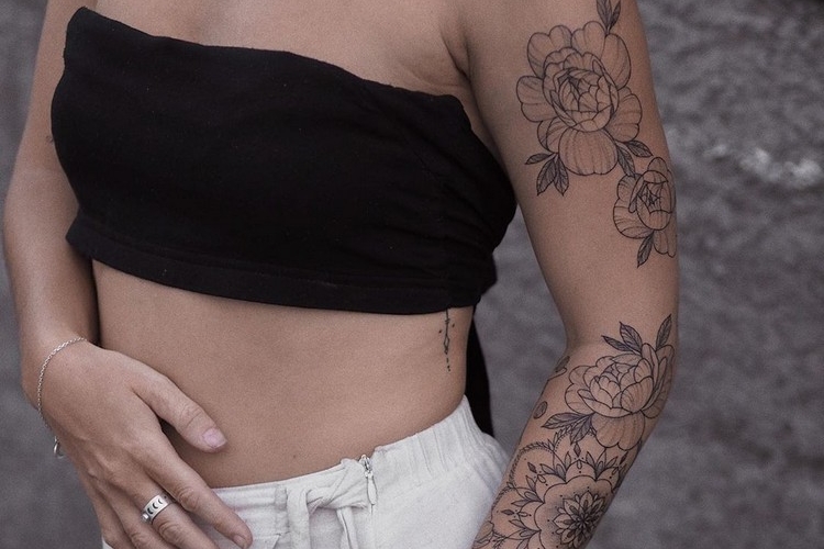 Tatouage pivoine - signification et 40 modèles toute partie du corps
