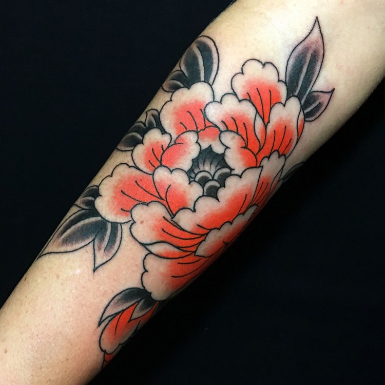 tatouage pivoine japonaise femme homme avant bras