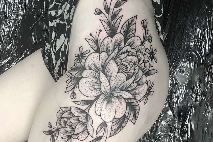 Tatouage pivoine - signification et 40 modèles toute partie du corps
