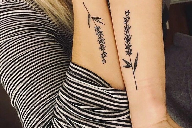 Tatouage lavande : signification et idées de tattoos inspirantes