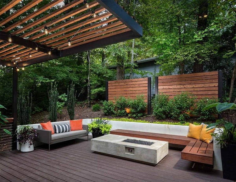 terrasse design moderne auvent panneaux bois brise vue brise vent