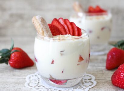 tiramisu aux fraises en verrine sans oeufs recette dessert vegan