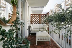 treillis balcon bois solution brise vue caillebotis bois plantes grimpantes
