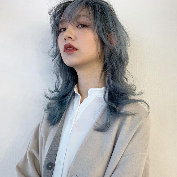 wolf hair sur cheveux longs en couleur bleu