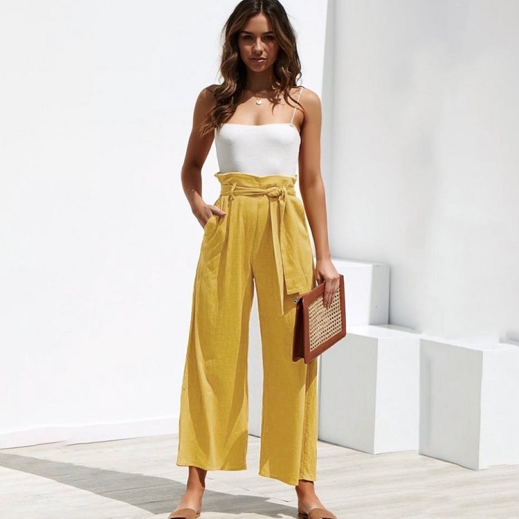 Pantalon en lin de type paper bag en couleur jaune- tendance pantone 2021