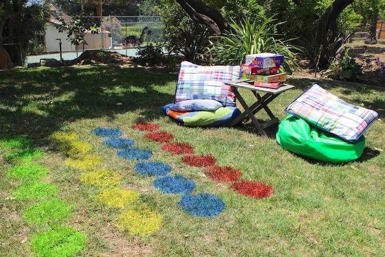 activités anniversaire 7 ans 8 ans twister pelouse peinture bombe