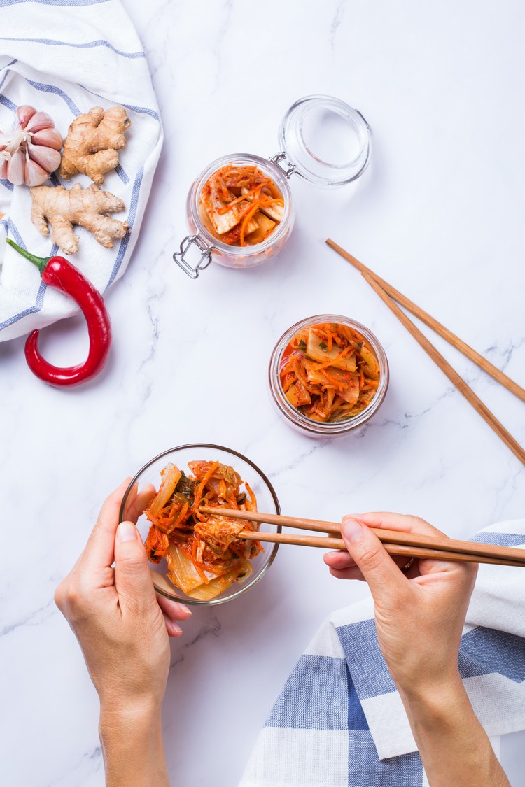 aliments fermentés booster diversité microbiote favoriser santé intestinale kimchi thé kombucha etude