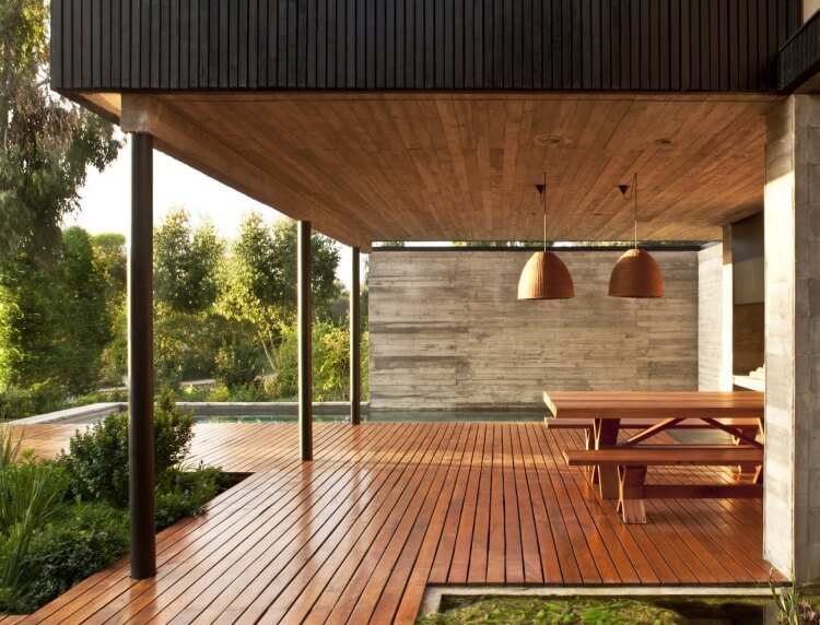 bois terrasse extérieure inconvénients appliquer saturateur antiseptiques vernis
