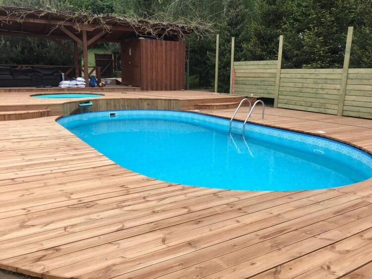 bois terrasse extérieure inconvénients convenable bords piscine fiabilité antidérapant