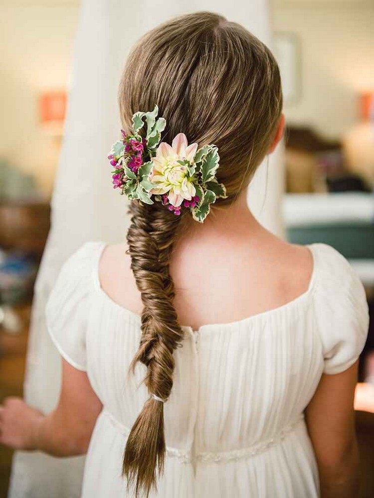 coiffure mariage petite fille tresse épis de blé torsadé fleurs