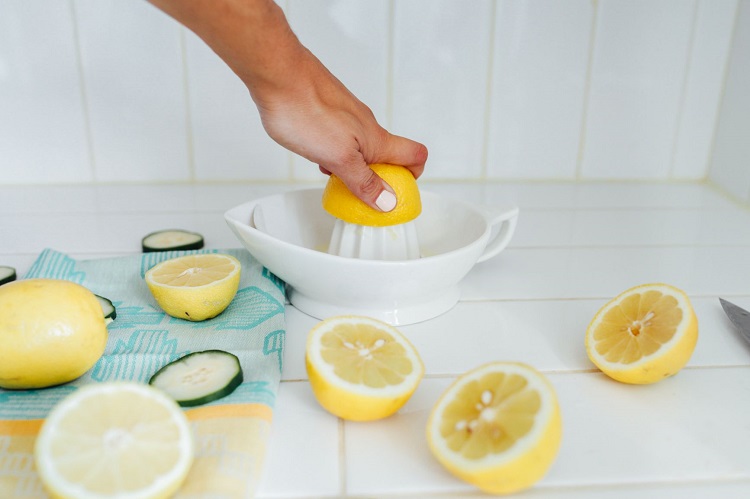 comment enlever son bronzage rapidement naturellement avec jus de citron