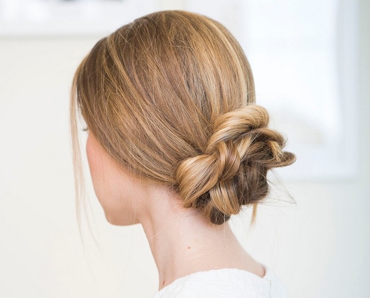 comment faire un chignon bas facile coiffure élégante