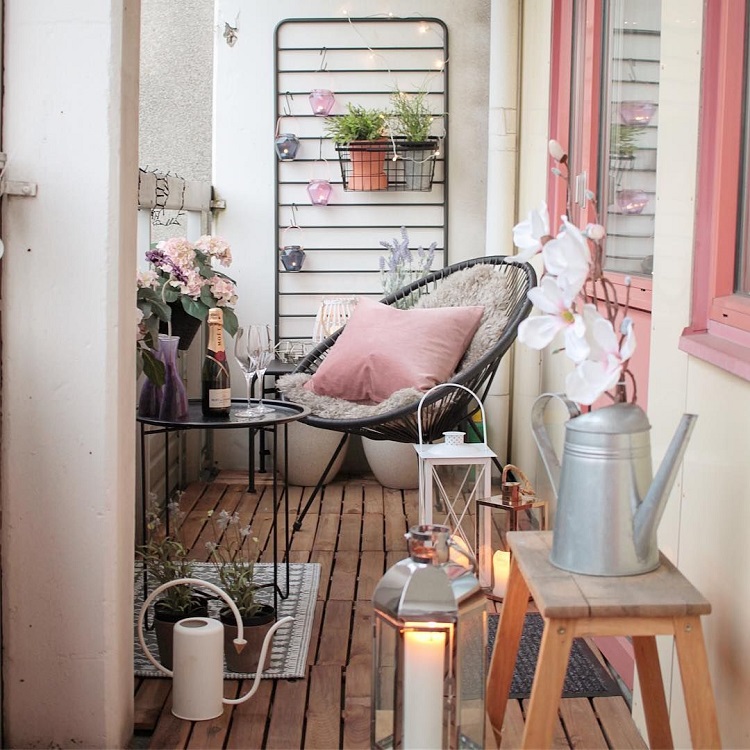 déco balcon bohème en couleur rose pastel qui crée une atmosphère romantique