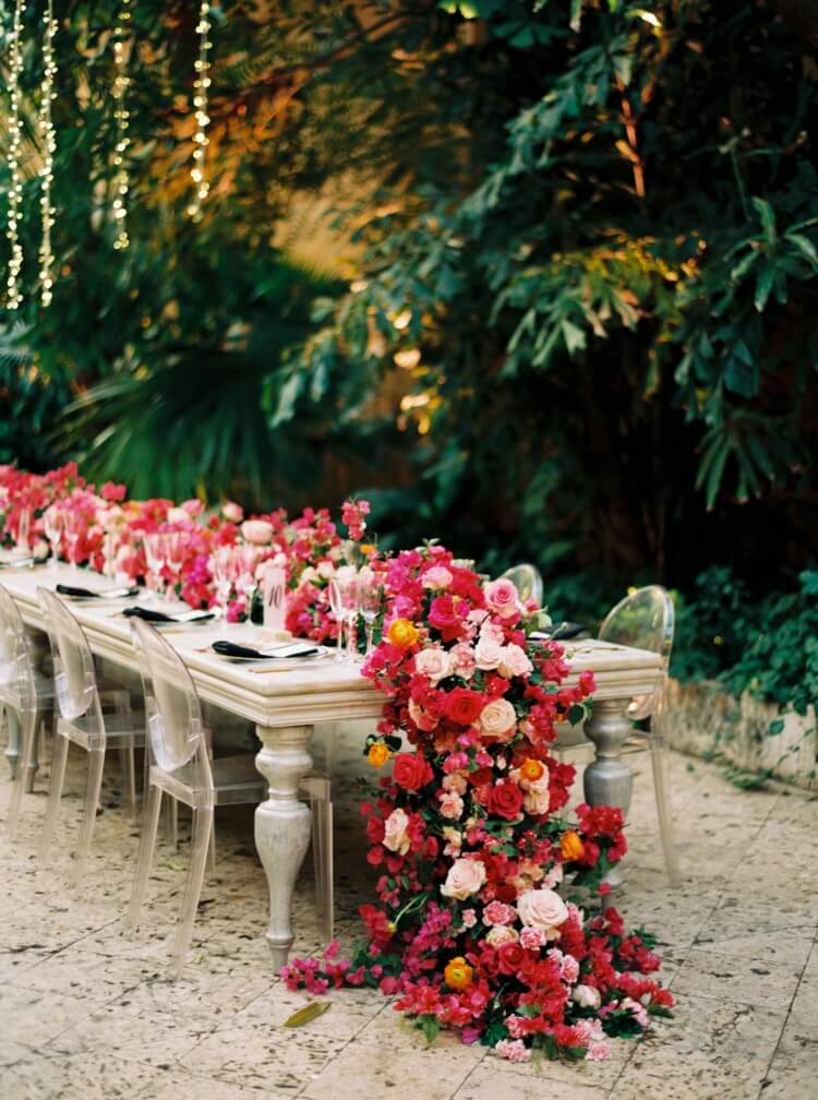déco table mariage champêtre chemin de table en fleurs fraîches