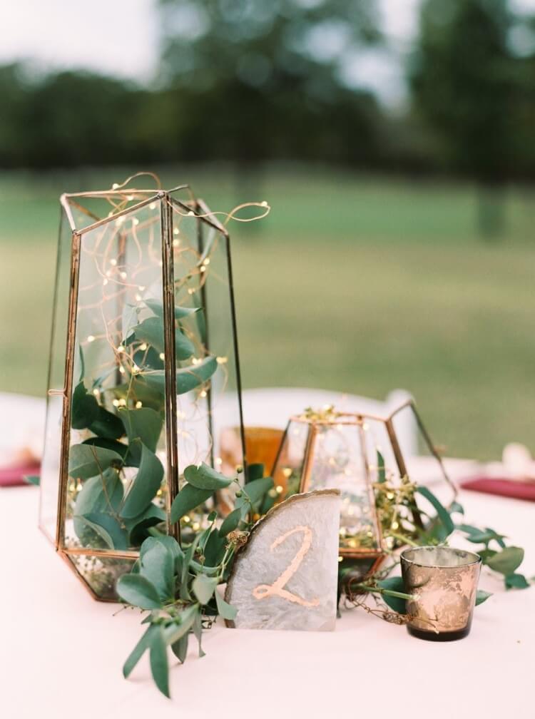 décoration table mariage eucalyptus terrarium et géode
