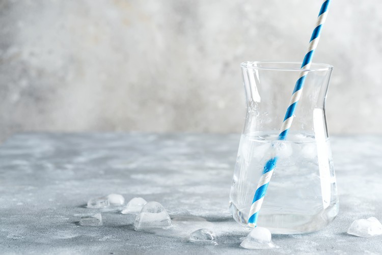 eau glacée provoquer maux de tête personnes à risque études scientifiques