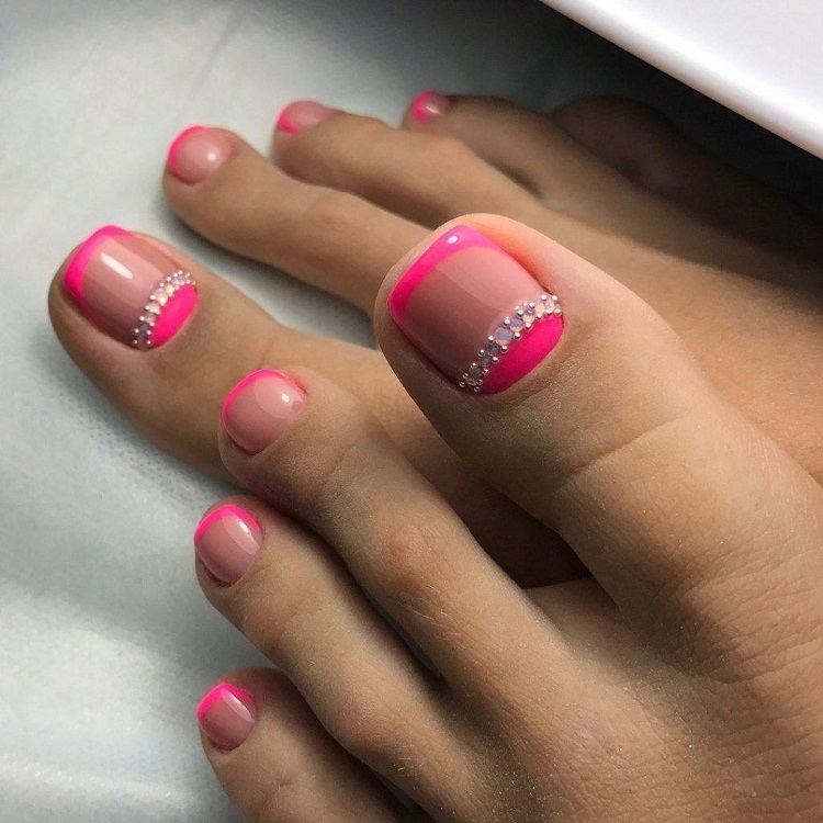 french manucure pieds en couleur rose