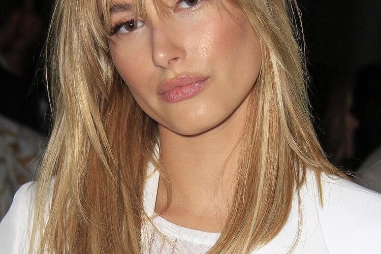 Frange rideau cheveux fins- comment l'adopter avec style