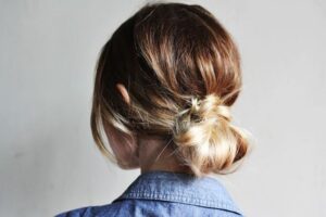 idée chignon bas décoiffé facile faire soi meme