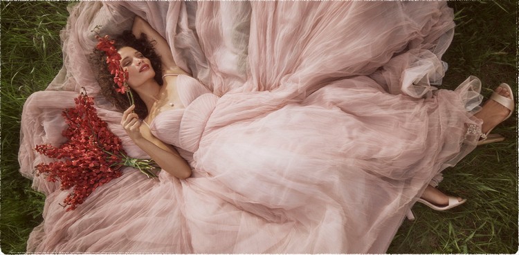 idée robe de mariée bohème rose opulente idée originale