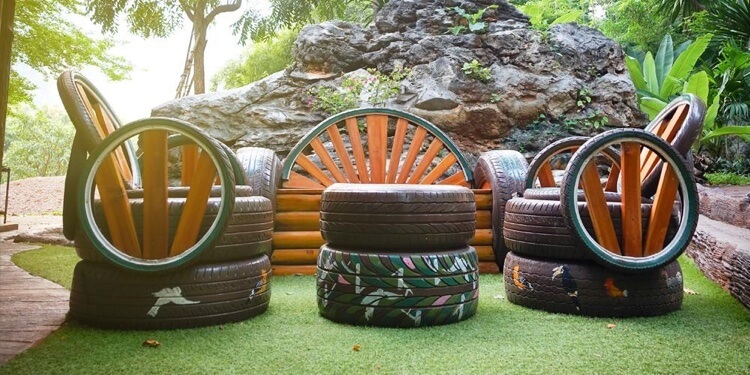 meubles de jardin avec matériaux recyclés fauteuils et table basse en pneus recyclés