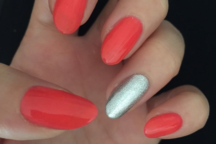 Ongles corail été 2021 - les top 20 idées repérées sur Pinterest